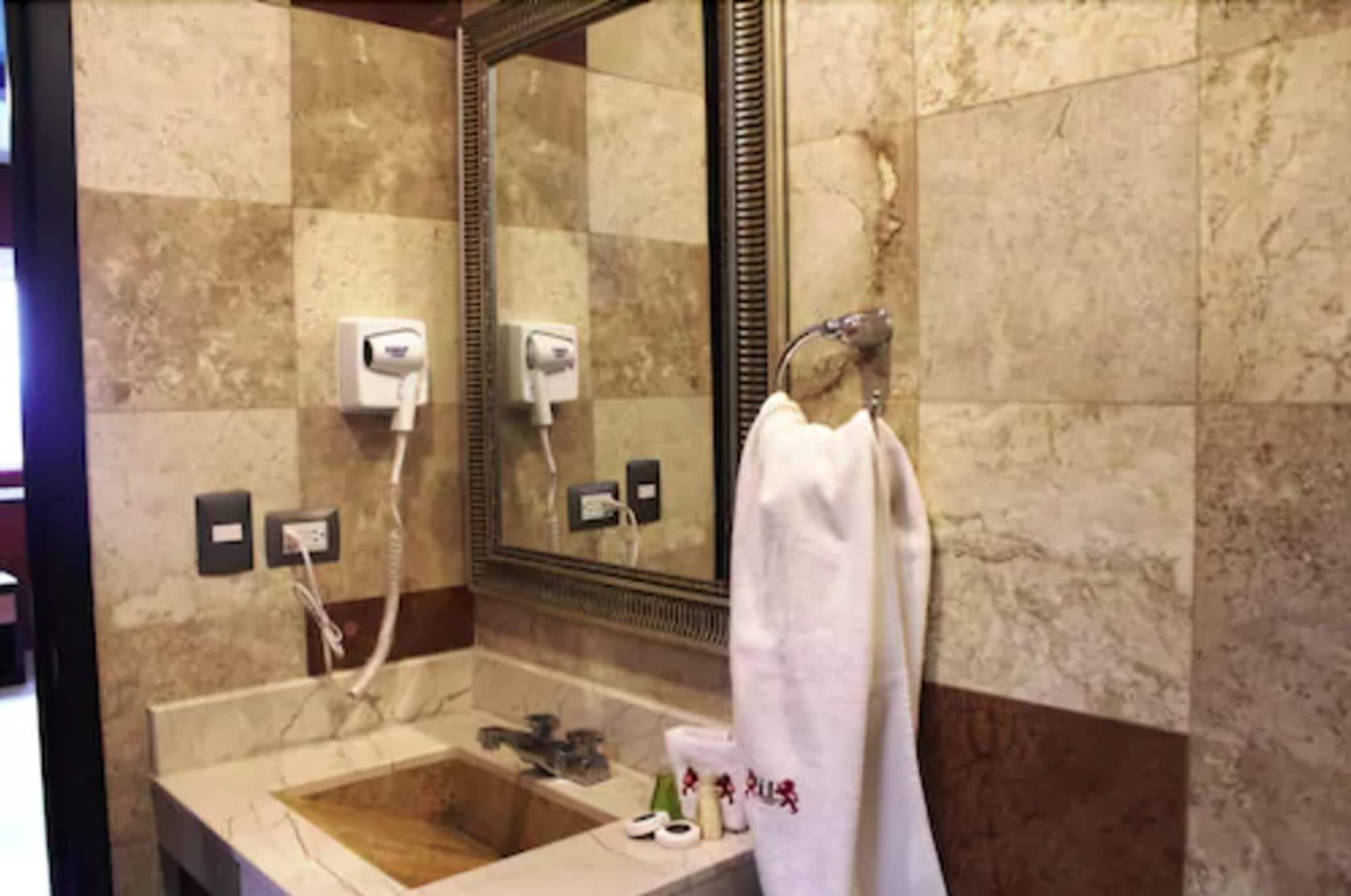 Hotel Leones Puebla Kültér fotó
